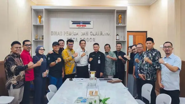 Kunjungan DPRD Sukabumi ke Kantor Dispora Kota Bogor dalam upaya meningkatkan prestasi atlet di Sukabumi. (Sumber: Istimewa)