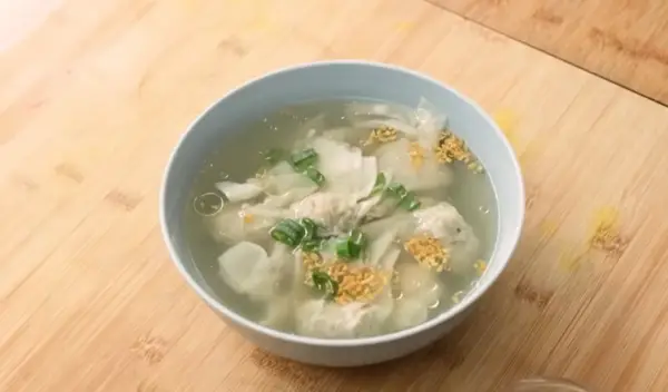 Resep Pangsit Ayam Kuah, Hidangan Hangat dan Gurih Saat Musim Hujan (Sumber : Youtube | Devina Hermawan)