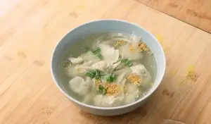 Resep Pangsit Ayam Kuah, Hidangan Hangat dan Gurih Saat Musim Hujan (Sumber : Youtube | Devina Hermawan)