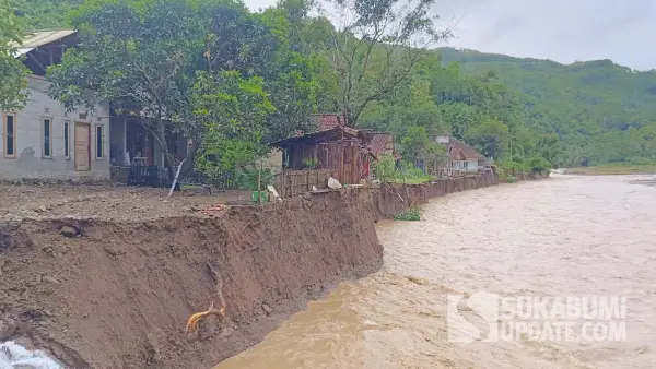 Rumah warga di Kampung Sawah Tengah, Kecamatan Simpenan, Kabupaten Sukabumi terancam tergerus Sungai | Foto : Ilyas Supendi