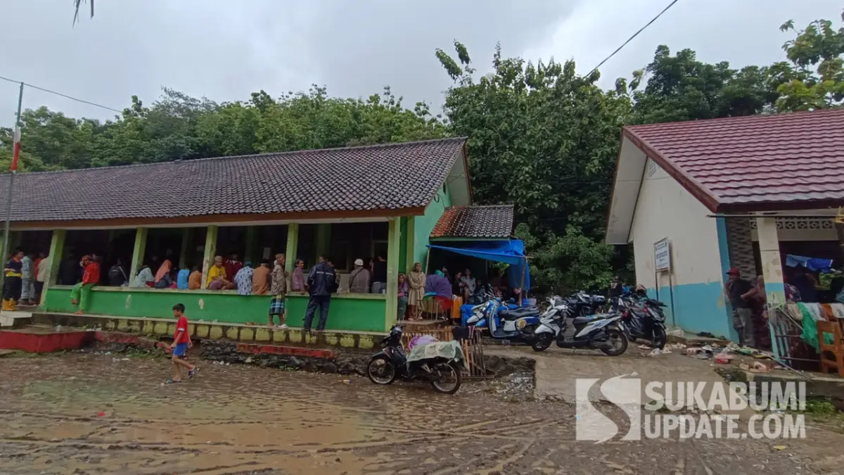 Kondisi Terkini 216 Penyintas Bencana Luapan Sungai Cidadap Mengungsi di SDN Kawungluwuk