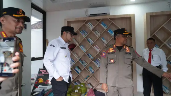 Wakil Wali Kota Sukabumi Bobby Maulana saat memantau penertiban PKL di 7 lokasi | Foto : Dokpim