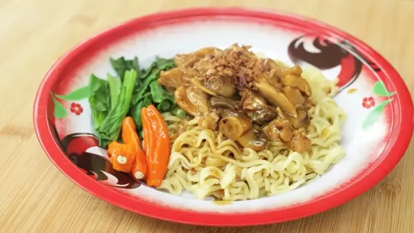 Resep Indomie Ayam Jamur, Menu Praktis yang Bikin Kenyang saat Musim Hujan (Sumber : Youtube | Devina Hermawan)