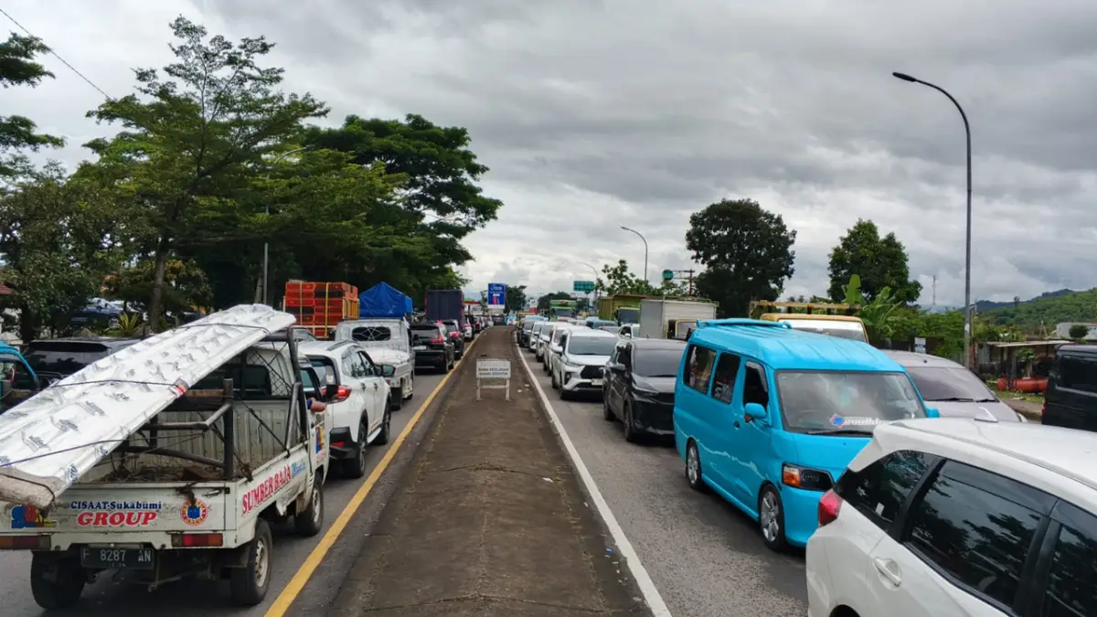 Macet di Exit Tol Cibolang Sukabumi, Pengguna Jalan Teriak Tak Ada Polisi