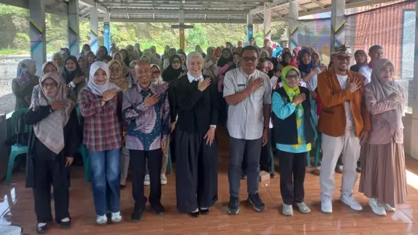 DP3A Kabupaten Sukabumi menggelar sosialisasi Desa Ramah Perempuan dan Peduli Anak (DRPPA) di Bale Sawala, Desa Gunungguruh, Kecamatan Gunungguruh, Jumat (28/11/2025). (Sumber Foto: Istimewa)