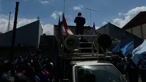 Aksi gabungan serikat buruh di Kabupaten Sukabumi di rapat dewan pengupahan UMK 2026 (Sumber: sukabumiupdate)