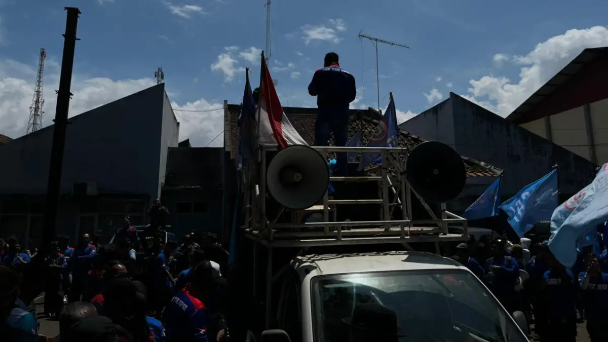 Buruh Kabupaten Sukabumi Kepung Rapat Dewan Pengupahan, Tuntut UMK 2026 Jadi Rp 3,9 Juta