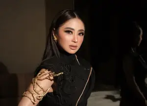 Komentar Dewi Perssik Saat Live tentang Kunjungan Presiden ke Aceh Tuai Kritikan (Sumber : Instagram/@dewiperssik9)