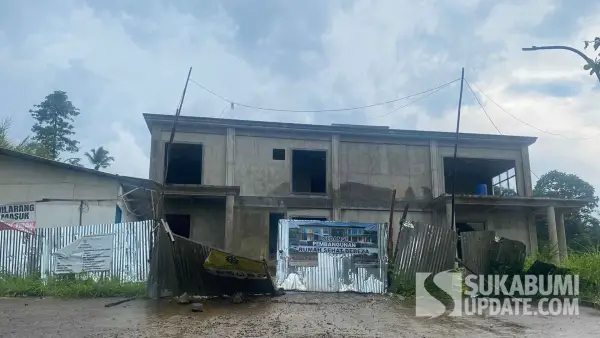 Proyek pembangunan Rumah Sehat Baznas (Bebeza) di Desa Bojongkembar, Kecamatan Cikembar, Kabupaten Sukabumi. (Sumber: SU/Asep Awaludin)