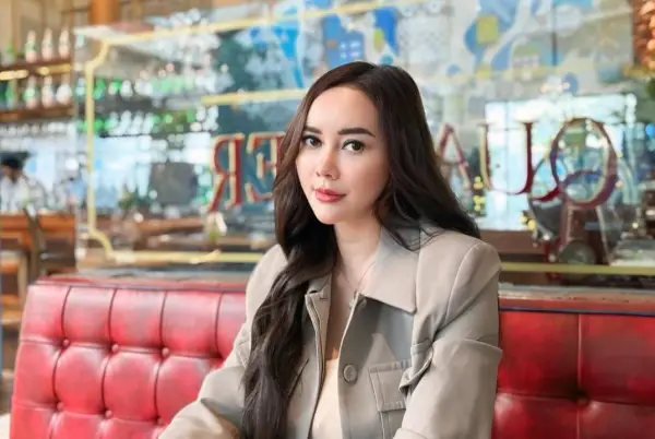 Melalui Kuasa Hukum, Aura Kasih Banta Ada Hubungan Dengan Ridwan Kamil (Sumber : Instagram/@aurakasih)