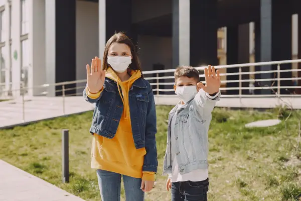 Ilustrasi 5 Kebiasaan Sederhana agar Anak Tidak Mudah Flu Saat Musim Hujan (Sumber: Freepik/@prostooleh)