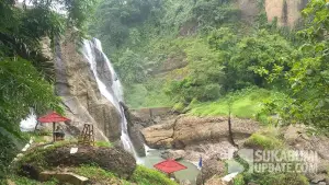 Keindahan curug caweni yang berlokasi di Desa/Kecamatan Cidolog, Kabupaten Sukabumi. yang layak untuk dikunjungi di libur nataru. (Sumber: SU/Ragil Gilang)