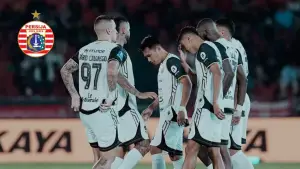 Pemain Persija bersiap memulai laga di babak kedua saat menghadapi Semen Padang. (Sumber: Instagram/@persija)
