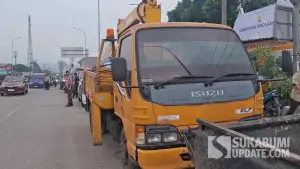 Alat berat yang disiagakan PJN Wilayah 2 Jabar di Jalan Nasional. (Sumber: SU/Ibnu Sanubari)