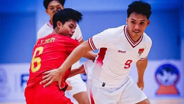 M Robby Faturrahman (jersey putih) Putra Kepala Desa Neglasari Sukabumi Perkuat Timnas Futsal U-19 di Ajang ASEAN 2025. (Sumber : Istimewa.).