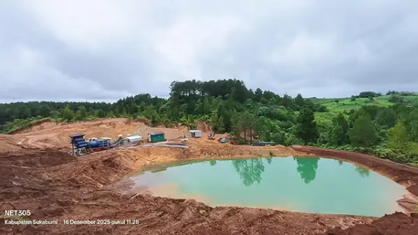 Kondisi hulu Sungai Ciemas yang di duga di eksploitasi, di wilayah Desa Ciemas, Kecamatan Ciemas, Kabupaten Sukabumi. (Sumber : Riki Fauzi)