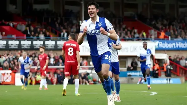 Aksi Elkan Baggot saat dipinjamkan ke Bristol Rovers oleh tim utamanya Ipswich Town (Sumber: Instagram/@elkanbaggott)