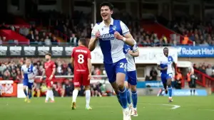 Aksi Elkan Baggot saat dipinjamkan ke Bristol Rovers oleh tim utamanya Ipswich Town (Sumber: Instagram/@elkanbaggott)