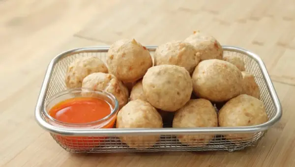 Resep Bakso Goreng Premium, Camilan Renyah Untuk Keluarga saat Libur Panjang (Sumber : Youtube | Devina Hermawan)