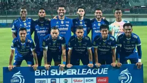 Starting line up Persib Bandung saat menghadapi Madura United di ajang Super League 2025 (Sumber: Instagram/@eliano.r)