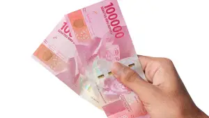 Ilustrasi uang rupiah. Gubernur Jawa Barat Dedi Mulyadi (KDM) telah resmi menetapakan besaran UMP, UMK dan UMSK 2026. Berikut daftar lengkapnya. (Sumber Foto: Freepik)