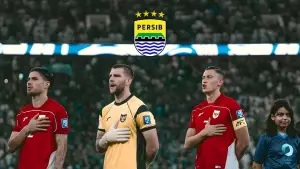 Marteen Paes, Kevin Diks dan Jay Idzes menyanyikan lagu Indonesia Raya sebeleum Timnas Indonesia bertanding (Sumber: Instagram/@maartenpaes)