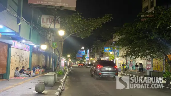 Suasana di Jalan A Yani Kota Sukabumi saat malam hari. (Sumber: SU/Asep Awaludin)