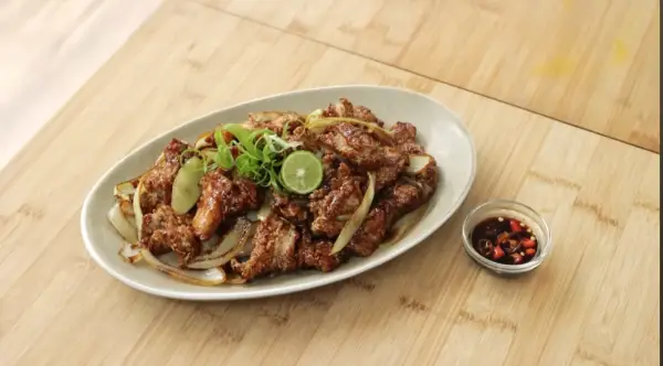 Resep Ayam Goreng Krispi Saus Mentega, Menu Makan Keluarga Saat Libur Panjang (Sumber : Youtube | Devina Hermawan)