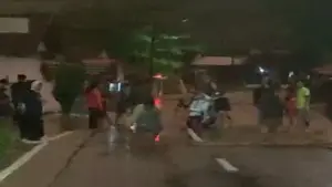 Banjir rendam jalan di Cireunghas Kabupaten Sukabumi | Foto : Dok. warga