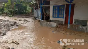 Banjir rumpul yang merendam pemukiman warga di Kecamatan Purabaya, Kabupaten Sukabumi. Minggu (28/12/2025). (Sumber: SU/Ragil Gilang)