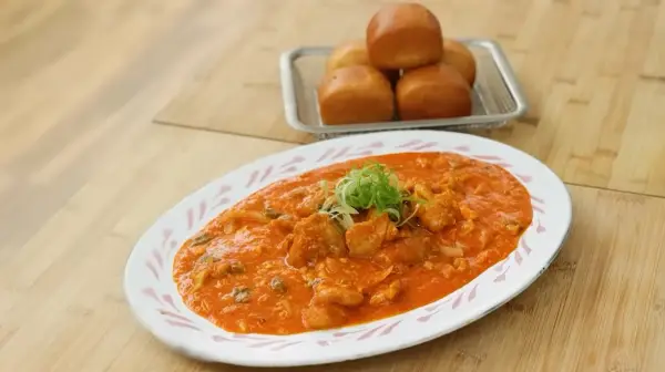 Resep Ayam Saus Singapore, Hidangan Gurih Pedas Manis yang Menggoda (Sumber : Youtube | Devina Hermawan)