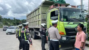 Pembatasan operasional truk besar sumbu 3 selama libur nataru di Sukabumi (Sumber: sukabumiupdate)