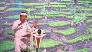 Gubernur Jawa Barat Dedi Mulyadi saat memberikan sambutan dalam Rapat Evaluasi Pembangunan Tahun 2025 di Gedung Pusat Kebudayaan, Jalan Naripan, Kota Bandung, Selasa (30/12/2025). (Sumber Foto: Biro Adpim Jabar)