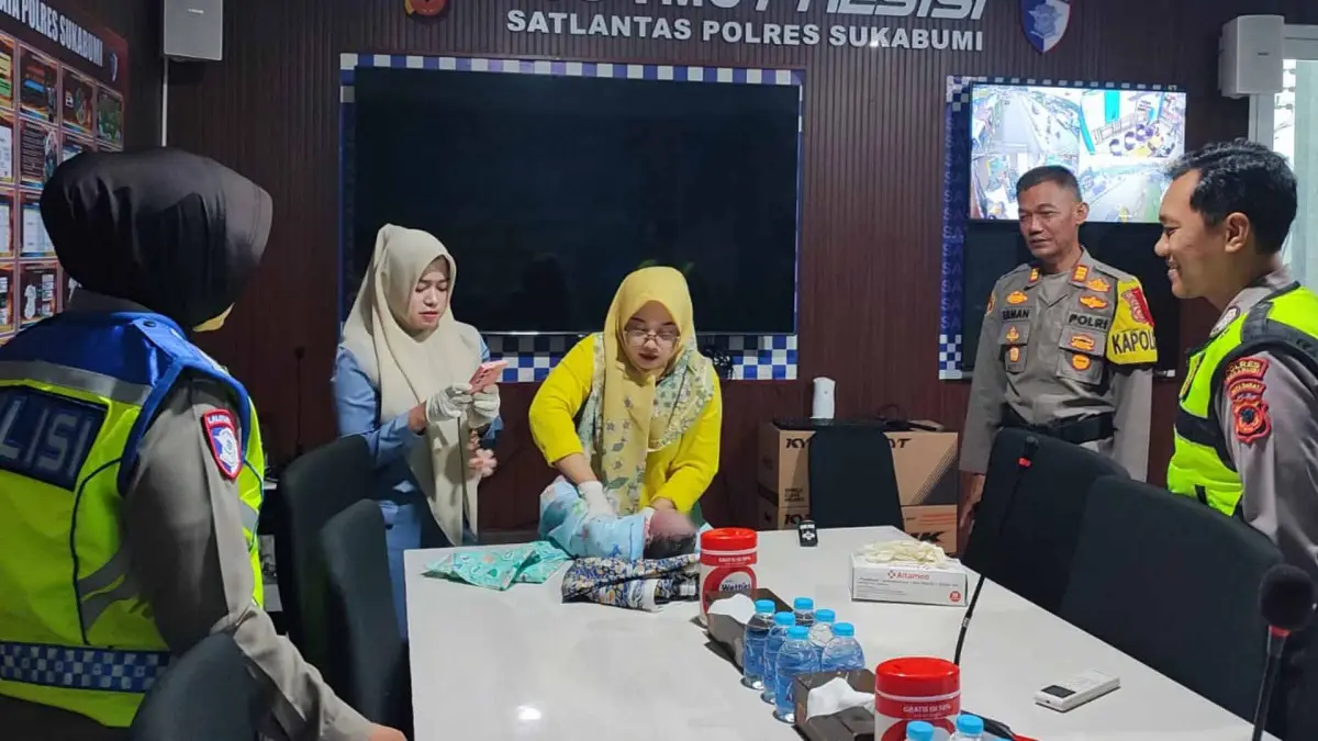 Dramatis! Tak Sempat ke RS, Siti Melahirkan Bayi Laki-laki di Pos Pam Exit Tol Bocimi Sukabumi