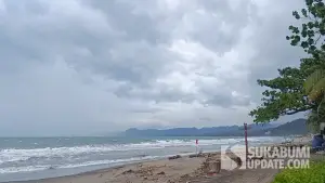 Kondisi cuaca di pantai RTH Citepus, Palabuhanratu Sukabumi. Rabu (31/12/2025). (Sumber: SU/Ilyas Supendi)