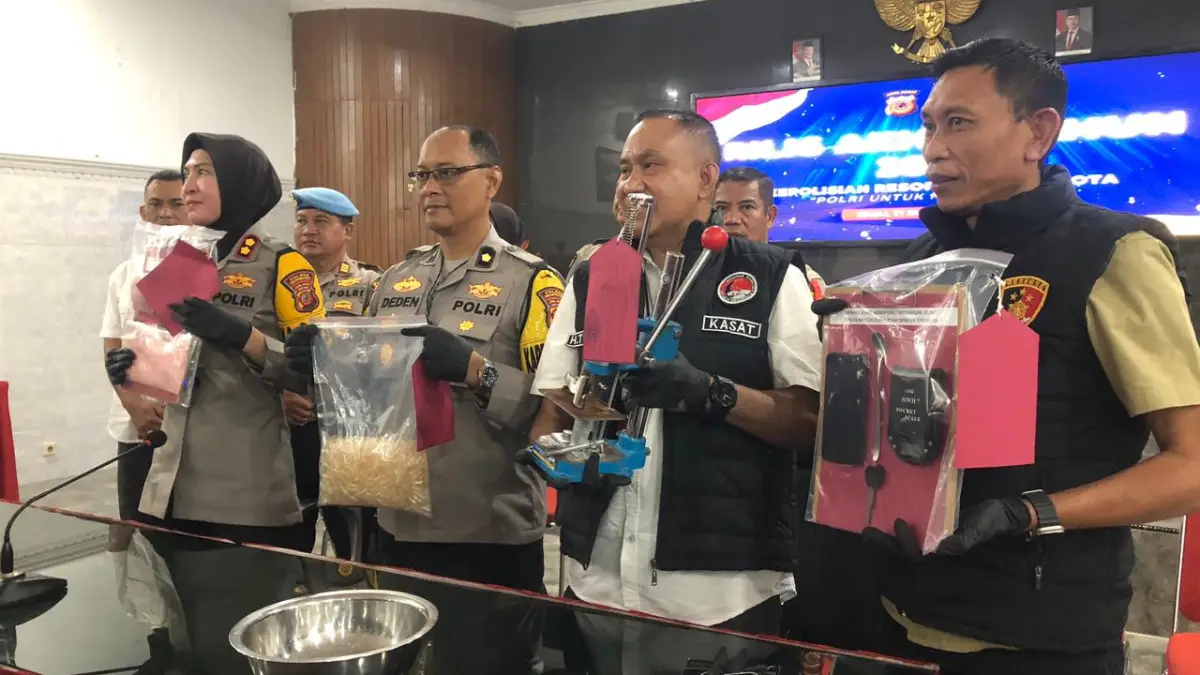 Jadi Rumah Produksi Pil Ekstasi, Ruko di Jalan Pelabuhan II Kota Sukabumi Digerebek Polisi
