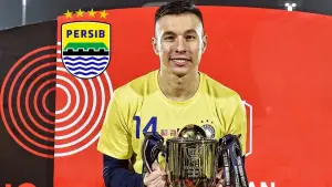 Igor Sergeev melakukan perayaan setelah timnya, Pakhtakor, menjuarai Uzbekistan Cup. (Sumber: Instagram/@sergeev_i.e.d.a)