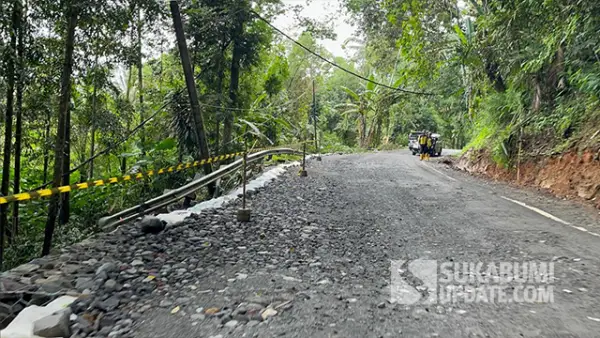 Ruas jalan provinsi Sukabumi-Sagaranten, tepatnya di Buniayu, Desa Kertaangsana, Kecamatan Nyalindung. (Sumber : SU/Turangga Anom).