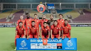 Starting line up Persija Jakarta saat menghadapi Persis Solo (Sumber: Instagram/@allanolima07)