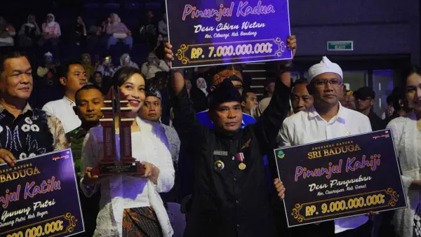 Para pemenang Anugerah Gapura Sri Baduga Jabar 2025. (Sumber Foto: Biro Adpim Jabar)