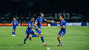 Selebrasi Andrew Jung setelah mencetak gol ke gawang PSM Makassar (Sumber: Instagram/@andrewcadabra)