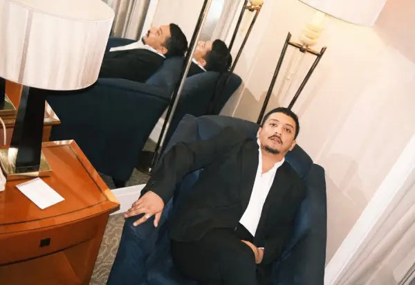 Sal Priadi Tuai Kritikan Warganet Usai Foto Bareng Sitok Srengenge (Sumber : Instagram/@salpriadi)