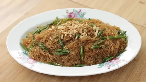 Resep Sohun Cabe Ijo, Menu Rumahan Sederhana yang Mengenyangkan (Sumber : Youtube | Devina Hermawan)