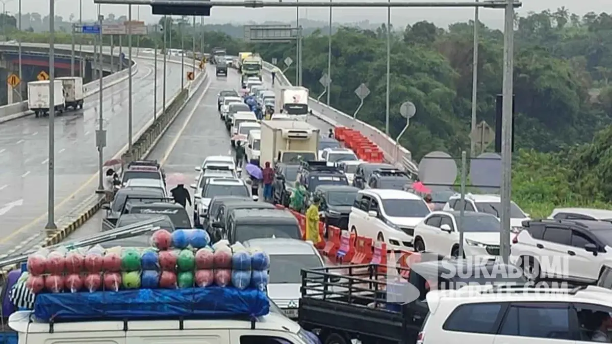 Libur Akhir Pekan Awal 2026, Exit Tol Parungkuda Dipadati Kendaraan Wisatawan