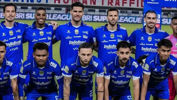 Starting line up Persib Bandung saat menghadapi Dewa United di Super League (Sumber: Instagram/@juliocfreita44)
