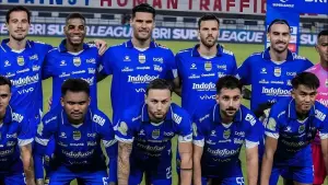 Starting line up Persib Bandung saat menghadapi Dewa United di Super League (Sumber: Instagram/@juliocfreita44)