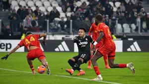 Aksi McKennie saat mencetak gol ke gawang Lecce di ajang Serie A (Sumber: web/juvetus.com)