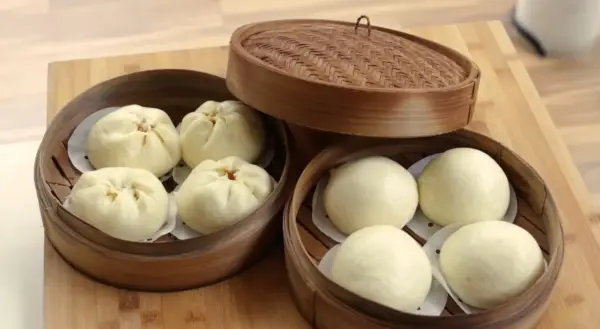 Resep Bakpao Ayam Jamur, Makanan Gurih Pedas yang Mengenyangkan (Sumber : Youtube | Devina Hermawan)