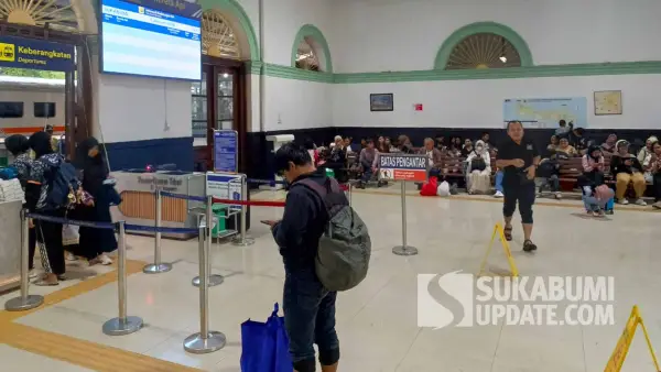 Stasiun Sukabumi jadi salah satu yang tersibuk selama libur Nataru 2026. (Sumber Foto: Dok. PT KAI)