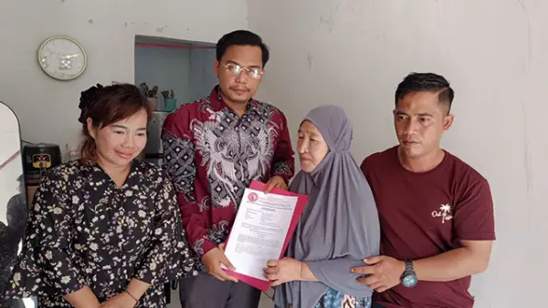 Kuasa Hukum, Diren Pandimas dan keluarga almarhum Hoerudin Gozali. (Sumber : Istimewa.).